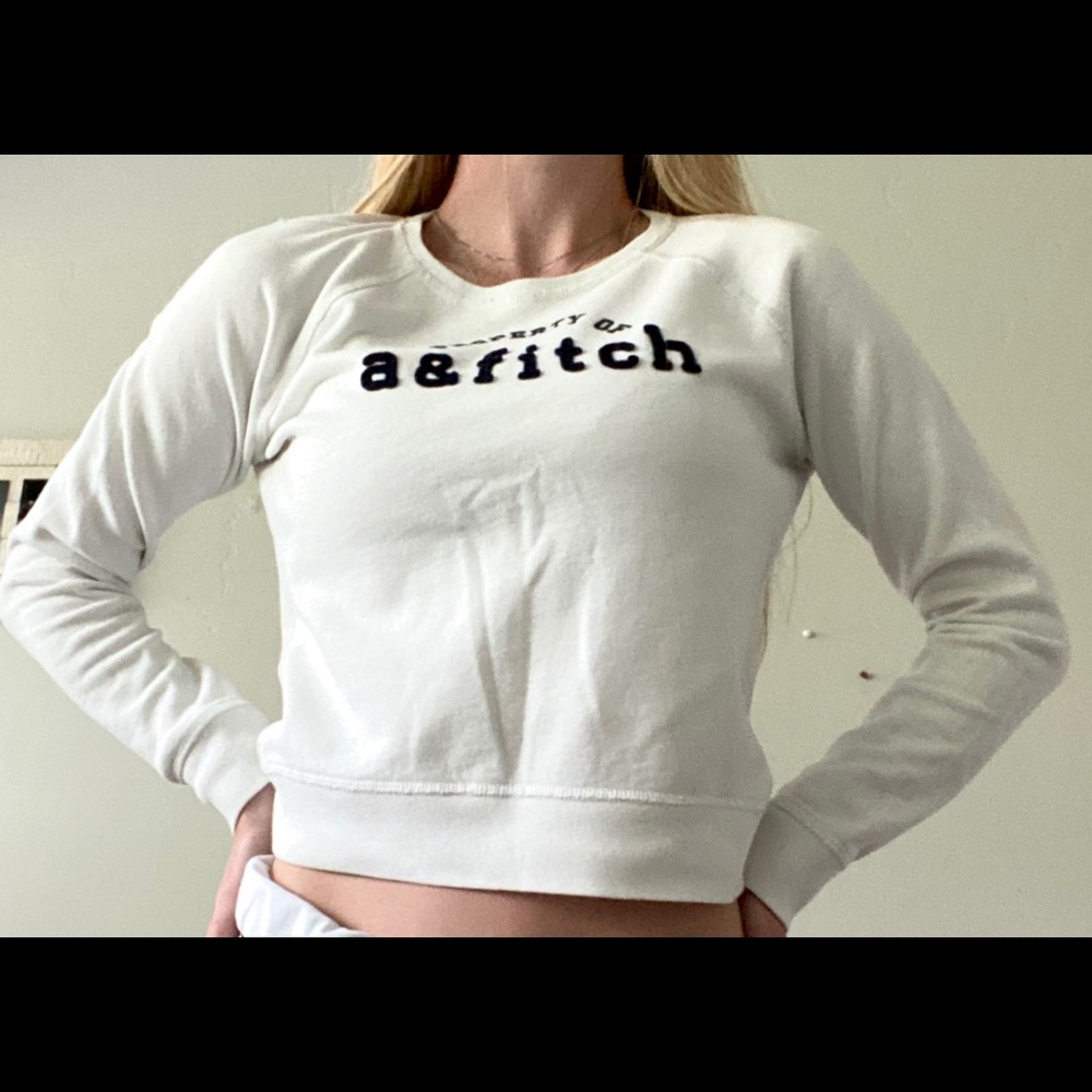 White Abercrombie crew neck, kids xL